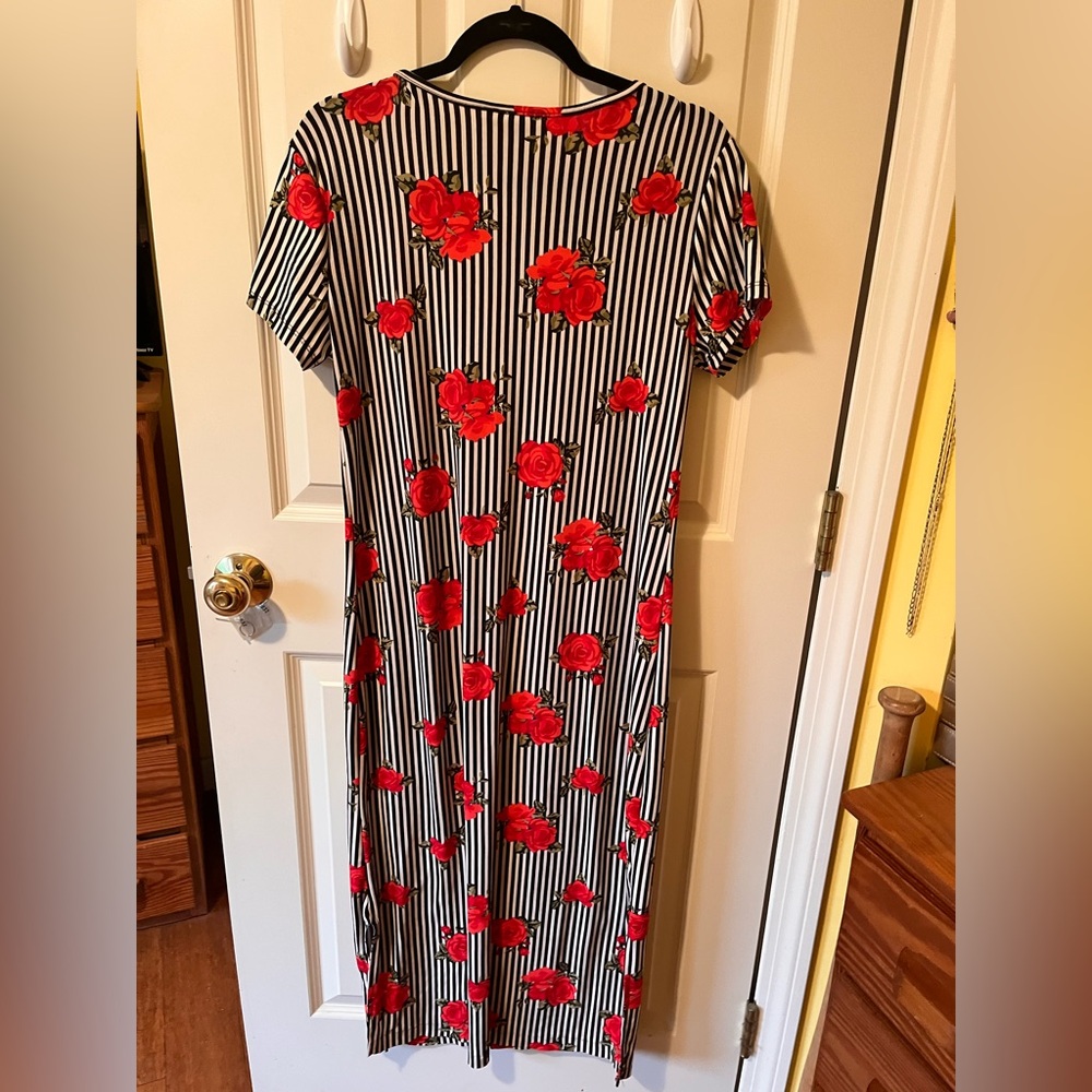 Bobbie Brooks Black and White Midi Sundress with Red Floral Accents LG